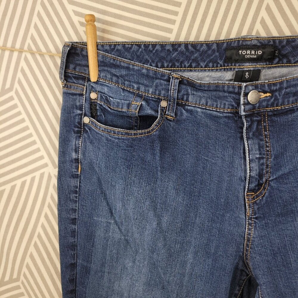 Torrid Jeans Plus 24 Medium Wash Blue Denim High Rise Stretch Straight Leg - Picture 2 of 5